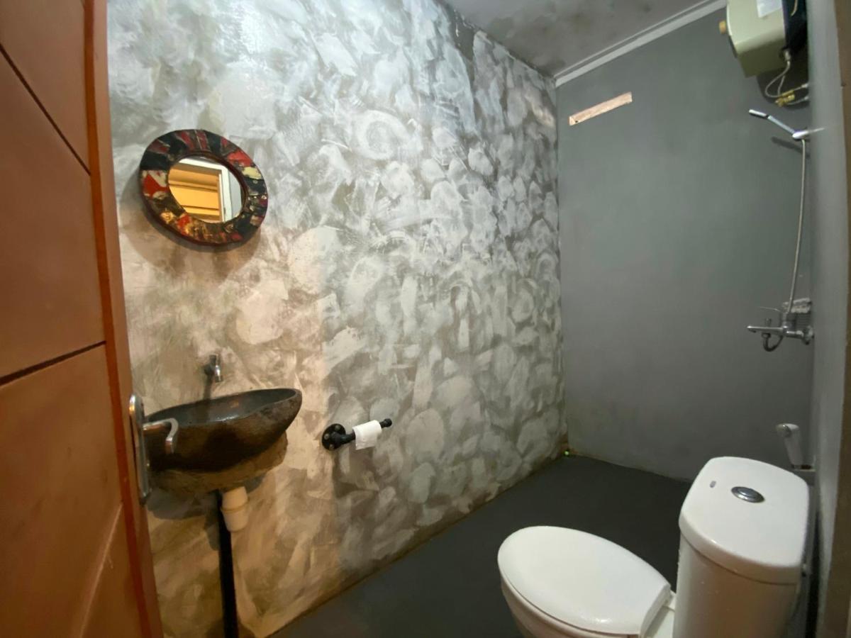 Reeneo Guesthouse Γιογκιακάρτα Εξωτερικό φωτογραφία