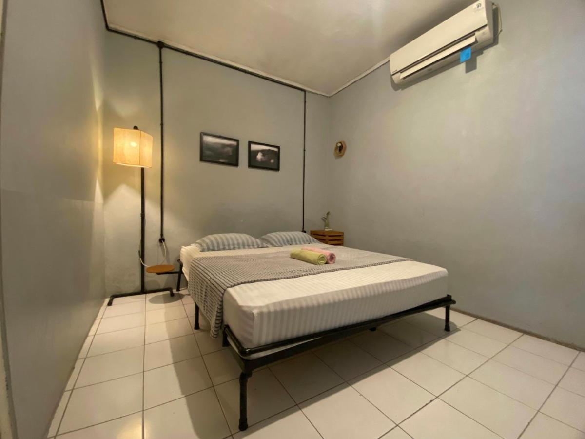 Reeneo Guesthouse Γιογκιακάρτα Εξωτερικό φωτογραφία