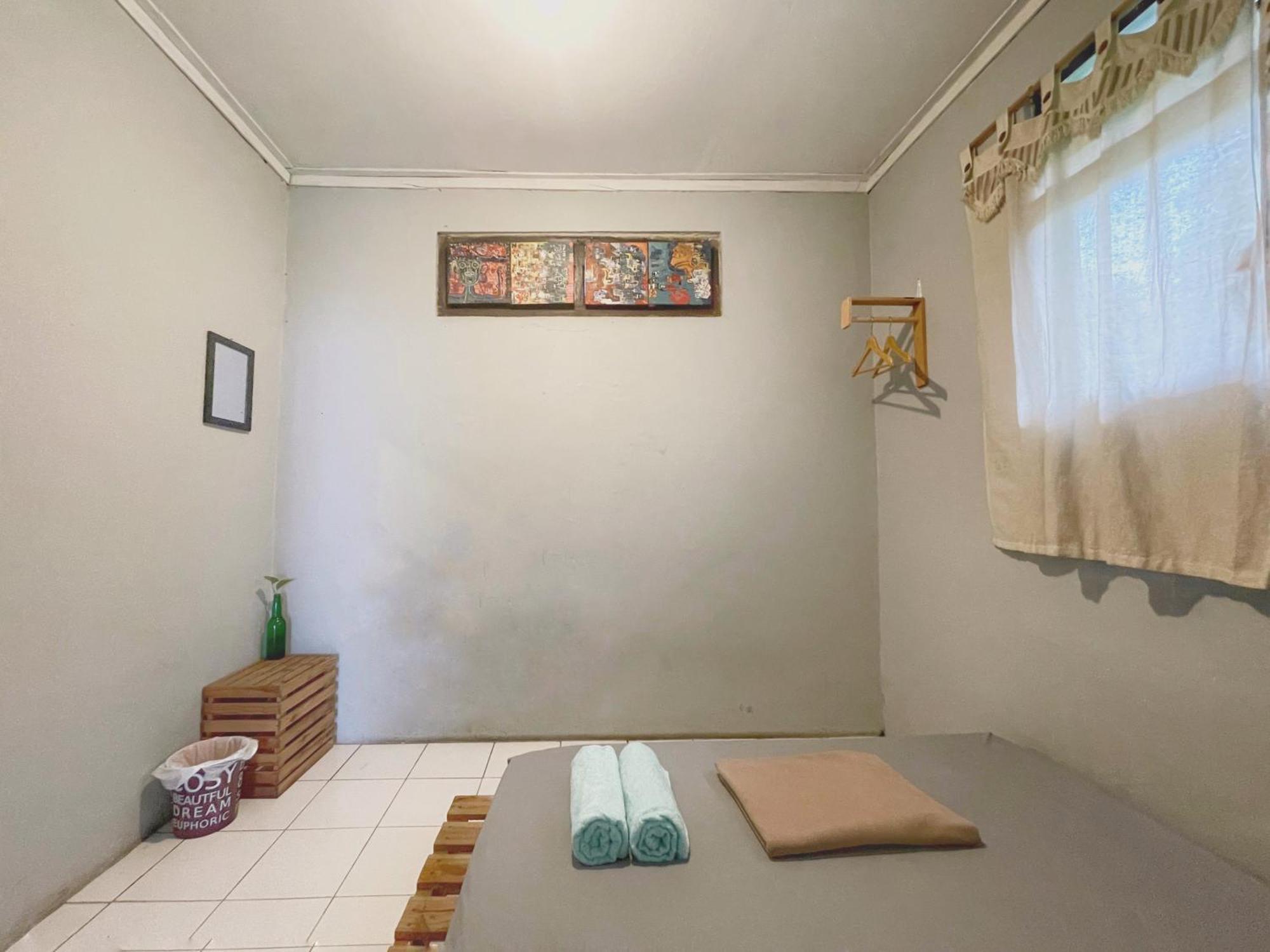 Reeneo Guesthouse Γιογκιακάρτα Εξωτερικό φωτογραφία